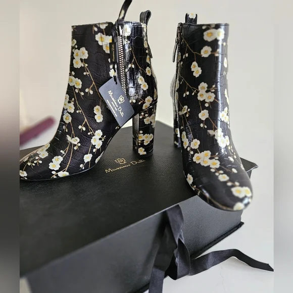 Massimo Dutti Zara Leather Ankle Boots with flowers US 7.5 - Picture 9 of 13